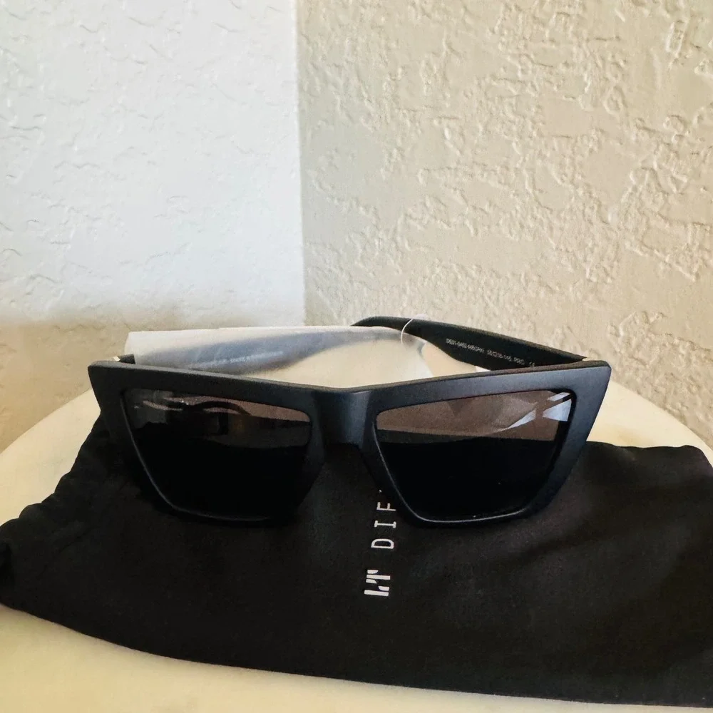 DIFF Eyewear Vinona Sunglasses, 100% UV‎ protection, Black, Retro Chic, NWT